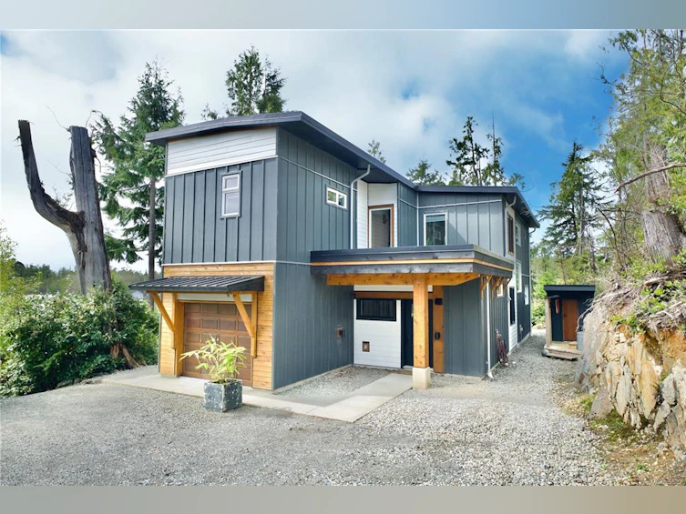 623 Yew Wood Road, Tofino, BC, V0R 2Z0