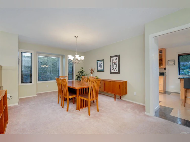 4521 Pheasantwood Terrace, Saanich, BC, V8X 4Z4 - 4