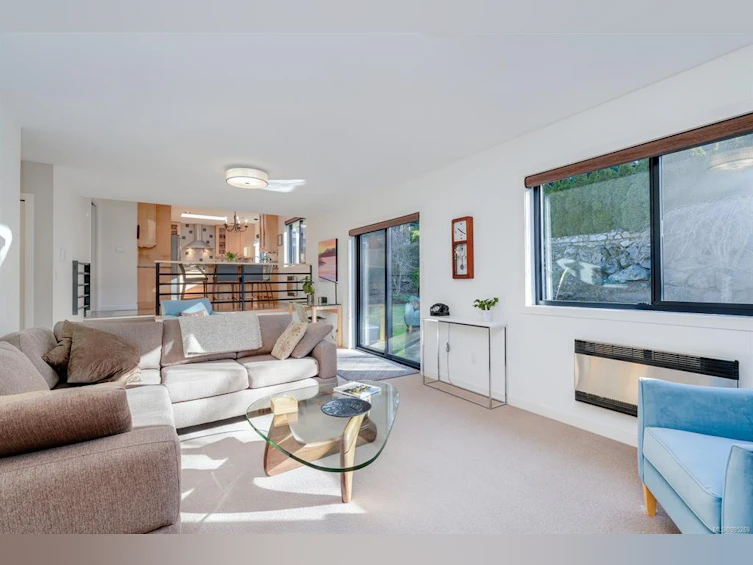 4521 Pheasantwood Terrace, Saanich, BC, V8X 4Z4 - 10