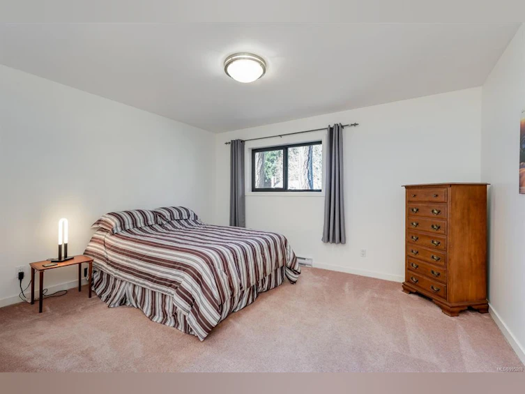 4521 Pheasantwood Terrace, Saanich, BC, V8X 4Z4 - 16