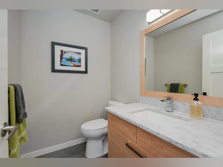 4521 Pheasantwood Terrace, Saanich, BC, V8X 4Z4 - 17