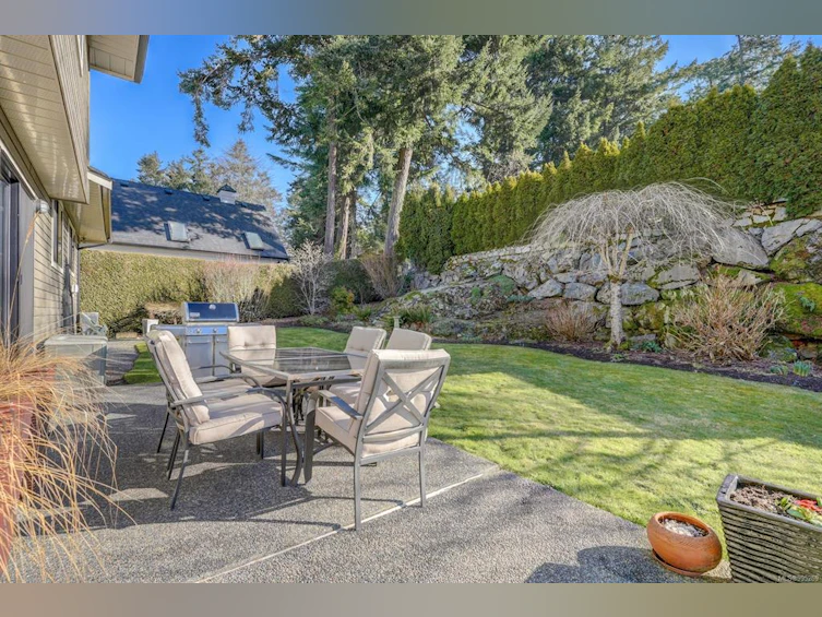 4521 Pheasantwood Terrace, Saanich, BC, V8X 4Z4 - 21