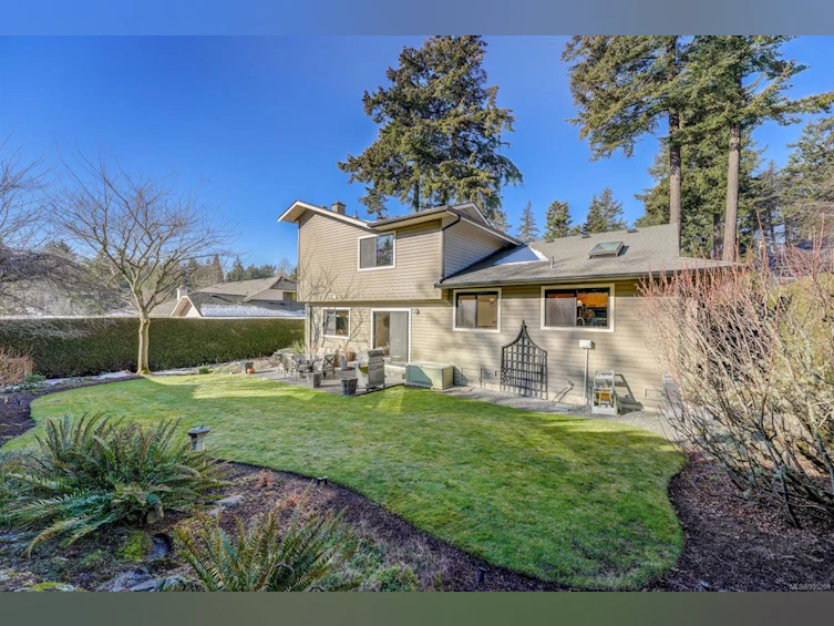 4521 Pheasantwood Terrace, Saanich, BC, V8X 4Z4 - 23
