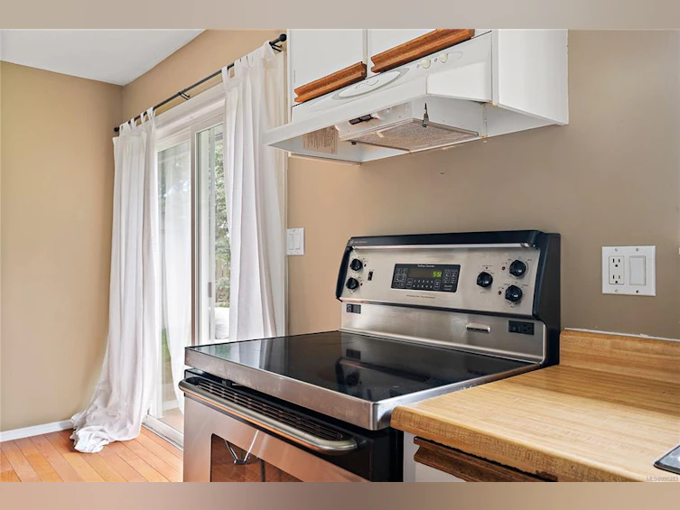 9615 Barnes Place, Sidney, BC, V8L 4X7 - 12