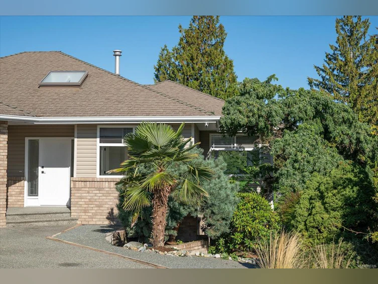 6608 Golden Eagle Way, Nanaimo, BC, V9V 1P8 - 4