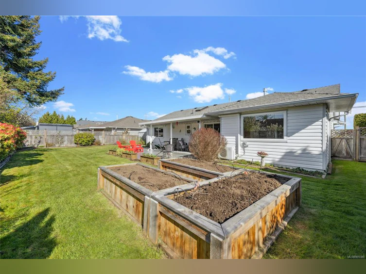 879 Temple Street, Parksville, BC, V9P 1B1 - 35