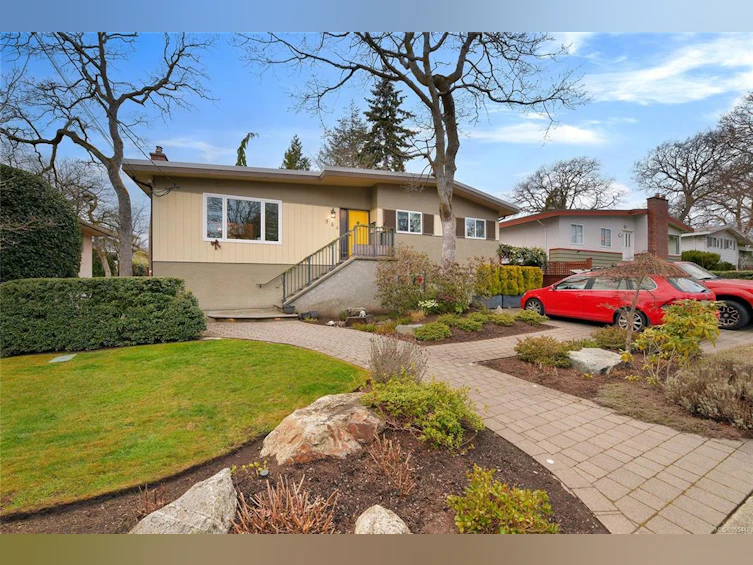 984 Brighton Crescent, Victoria, BC, V8S 2G5