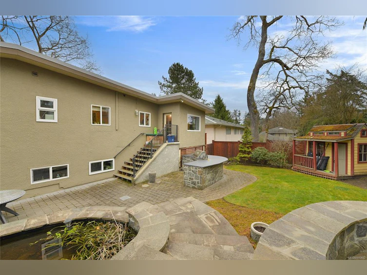 984 Brighton Crescent, Victoria, BC, V8S 2G5 - 2