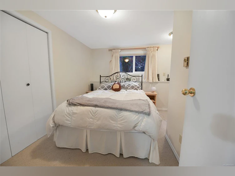 984 Brighton Crescent, Victoria, BC, V8S 2G5 - 19