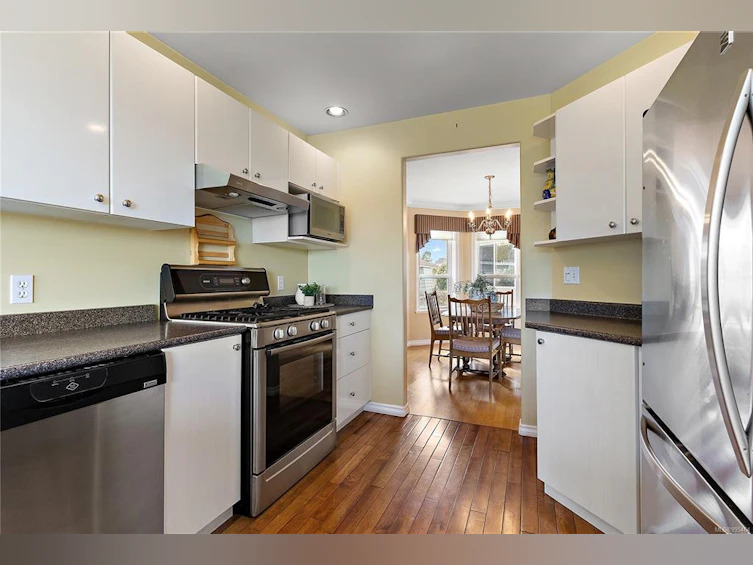 10237 Resthaven Drive, Sidney, BC, V8L 3H2 - 4