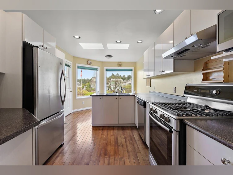 10237 Resthaven Drive, Sidney, BC, V8L 3H2 - 9