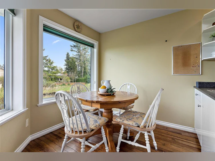10237 Resthaven Drive, Sidney, BC, V8L 3H2 - 10