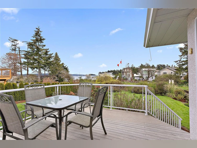 10237 Resthaven Drive, Sidney, BC, V8L 3H2 - 11