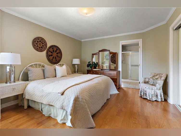 10237 Resthaven Drive, Sidney, BC, V8L 3H2 - 13