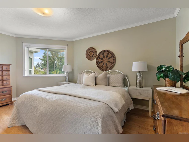 10237 Resthaven Drive, Sidney, BC, V8L 3H2 - 14