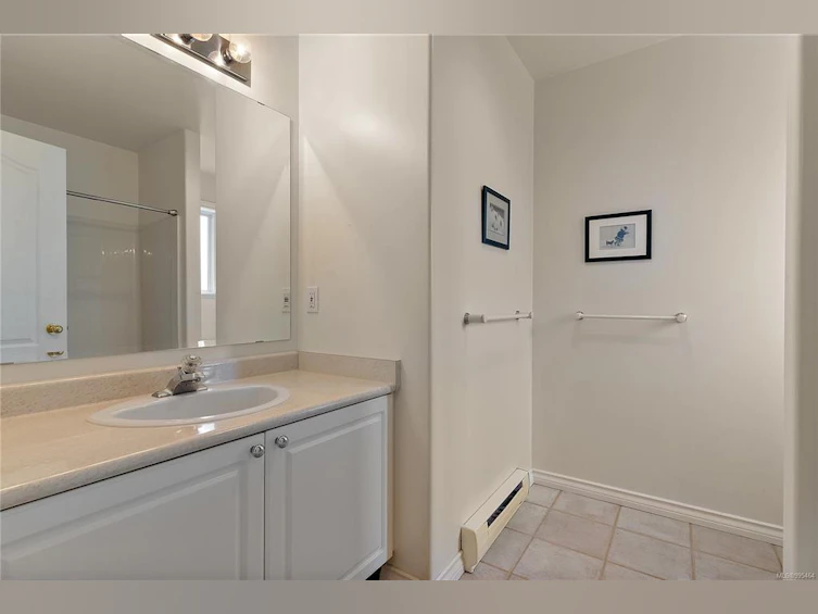 10237 Resthaven Drive, Sidney, BC, V8L 3H2 - 23