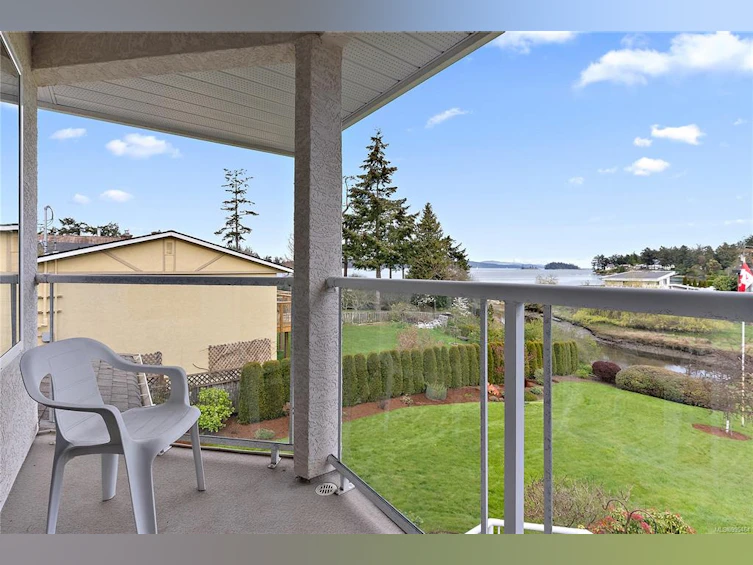 10237 Resthaven Drive, Sidney, BC, V8L 3H2 - 24