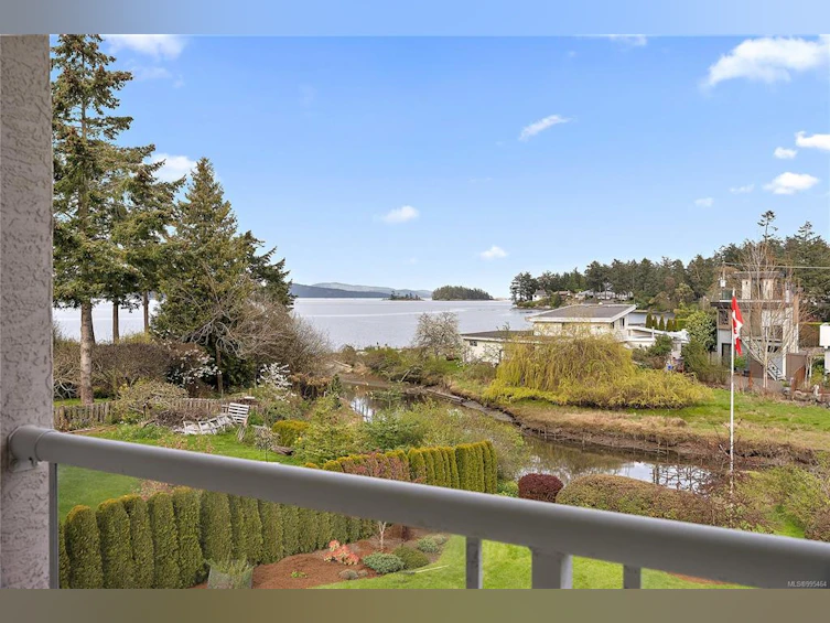 10237 Resthaven Drive, Sidney, BC, V8L 3H2 - 25