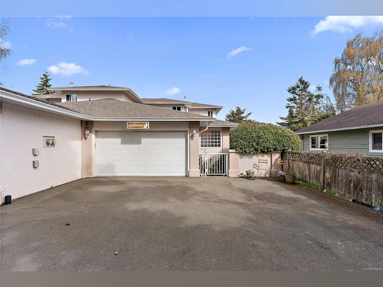 10237 Resthaven Drive, Sidney, BC, V8L 3H2 - 30