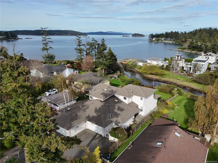 10237 Resthaven Drive, Sidney, BC, V8L 3H2 - 33