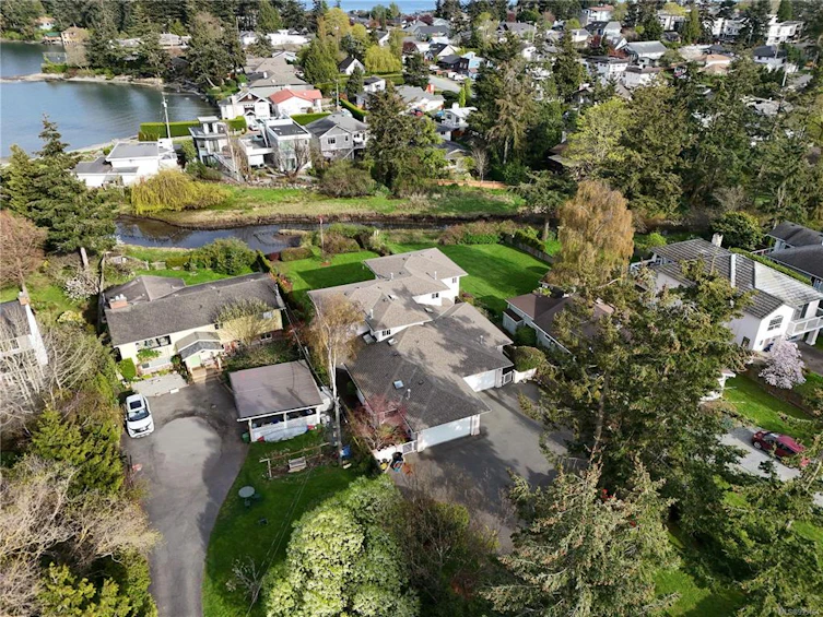 10237 Resthaven Drive, Sidney, BC, V8L 3H2 - 34