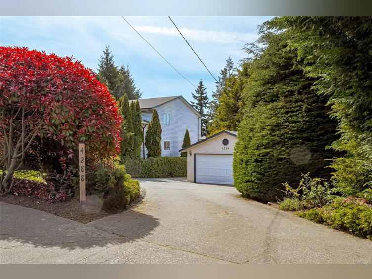 4288 Quadra Street, Saanich, BC, V8X 1L6 - 2