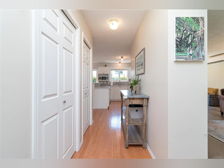 4288 Quadra Street, Saanich, BC, V8X 1L6 - 4