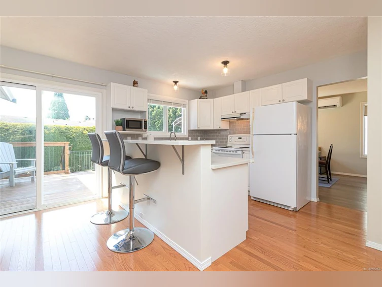 4288 Quadra Street, Saanich, BC, V8X 1L6 - 11