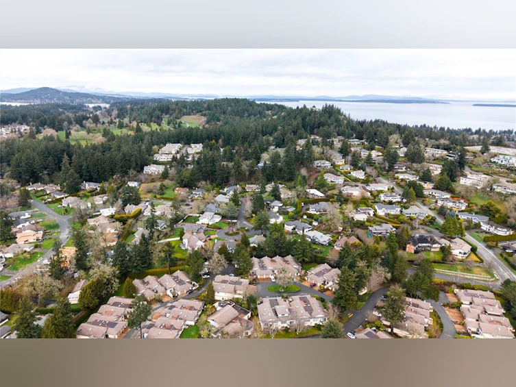 899 Kentwood Lane, Saanich, BC, V8Y 3C6 - 2
