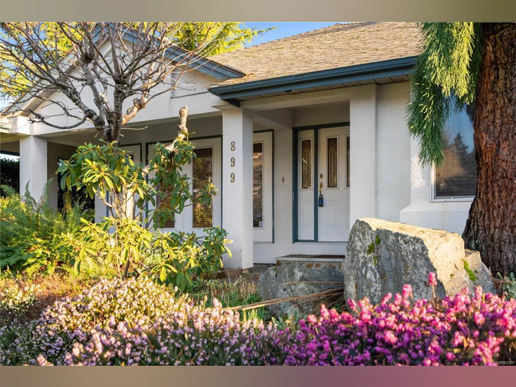 899 Kentwood Lane, Saanich, BC, V8Y 3C6 - 3