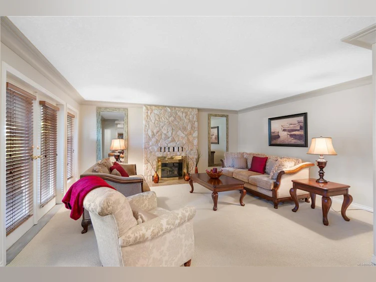 899 Kentwood Lane, Saanich, BC, V8Y 3C6 - 6