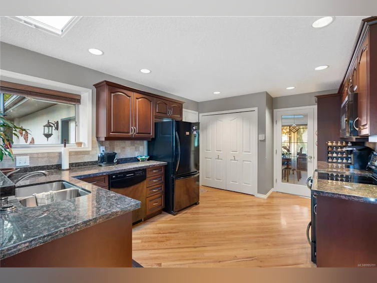 899 Kentwood Lane, Saanich, BC, V8Y 3C6 - 13