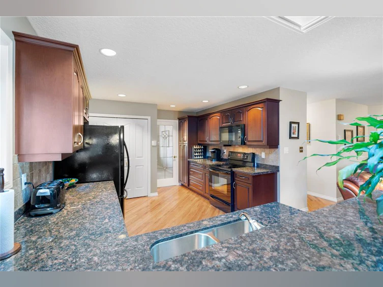 899 Kentwood Lane, Saanich, BC, V8Y 3C6 - 14