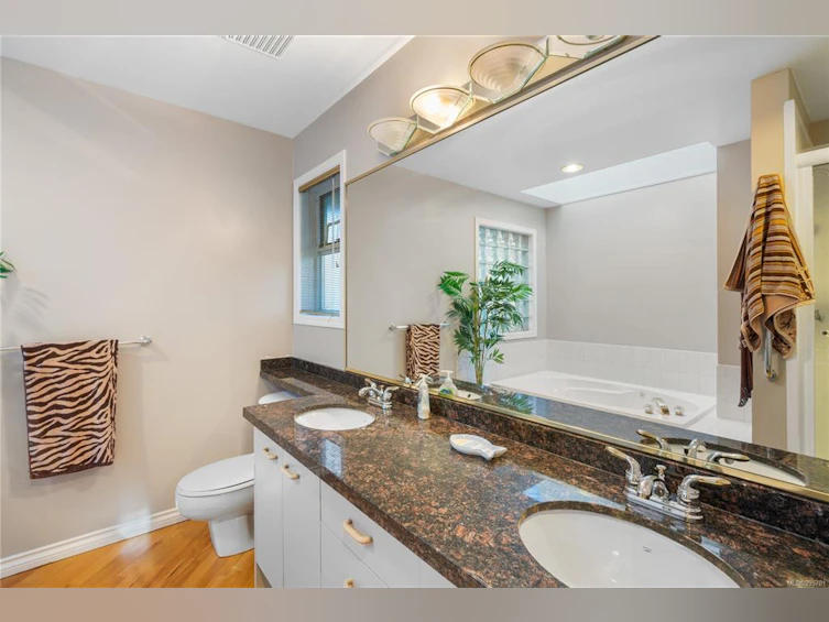 899 Kentwood Lane, Saanich, BC, V8Y 3C6 - 24