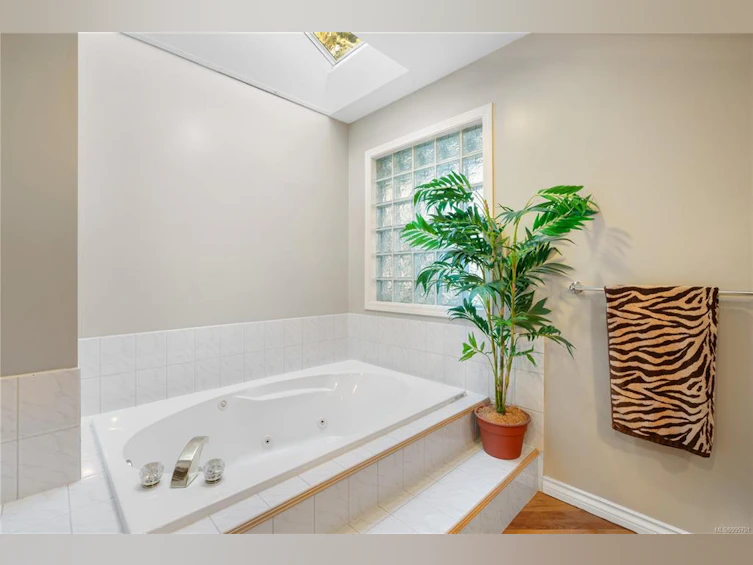 899 Kentwood Lane, Saanich, BC, V8Y 3C6 - 25