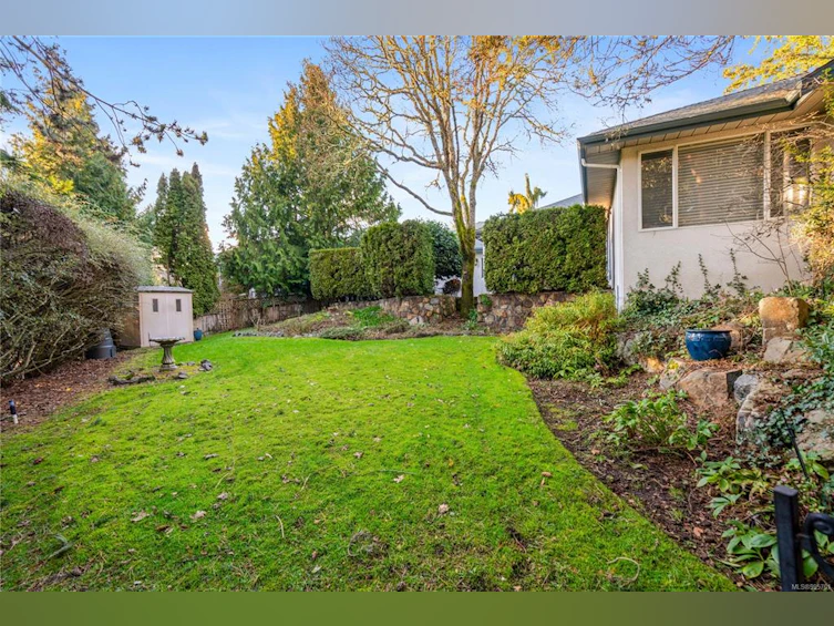899 Kentwood Lane, Saanich, BC, V8Y 3C6 - 37