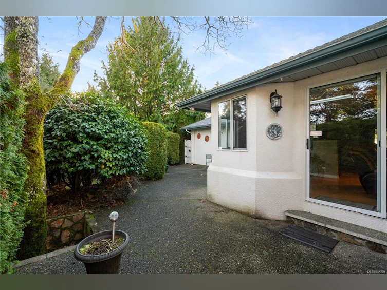 899 Kentwood Lane, Saanich, BC, V8Y 3C6 - 42
