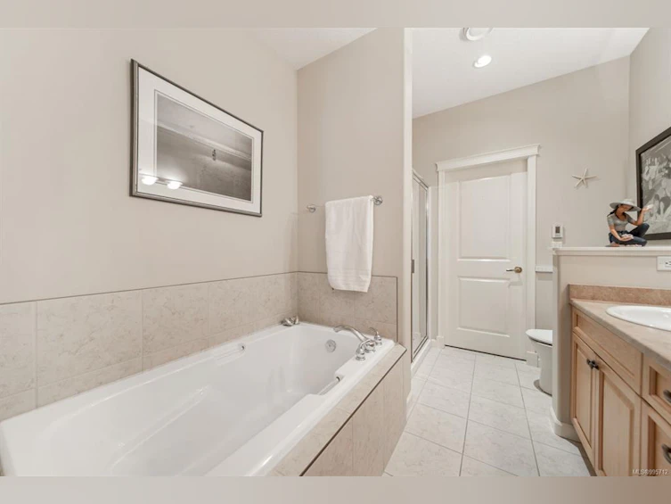 5283 Nelsonwoods Place, Nanaimo, BC, V9T 6R4 - 17