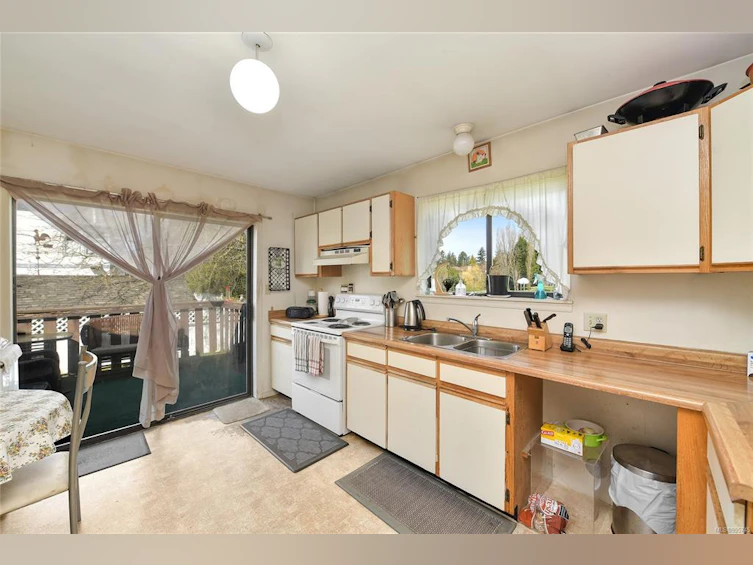 4376 Vanguard Place, Saanich, BC, V8Z 6X3 - 4