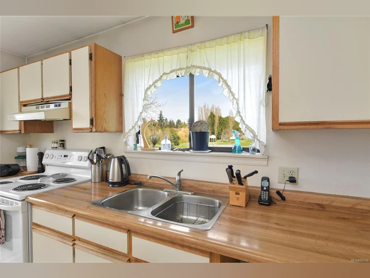 4376 Vanguard Place, Saanich, BC, V8Z 6X3 - 5