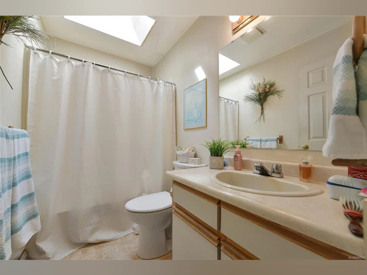 4376 Vanguard Place, Saanich, BC, V8Z 6X3 - 11