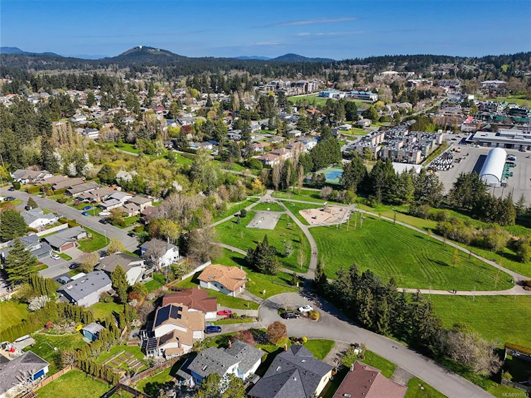 4376 Vanguard Place, Saanich, BC, V8Z 6X3 - 31