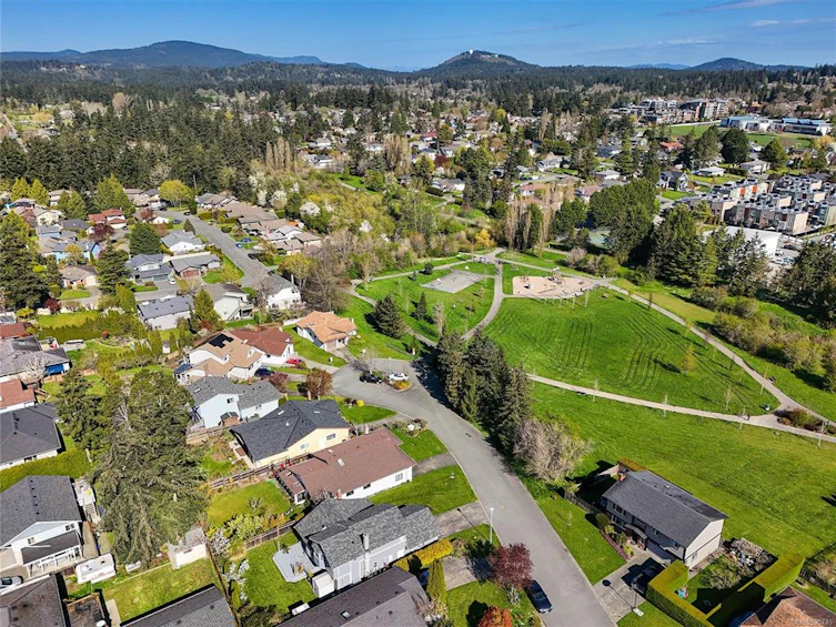 4376 Vanguard Place, Saanich, BC, V8Z 6X3 - 32