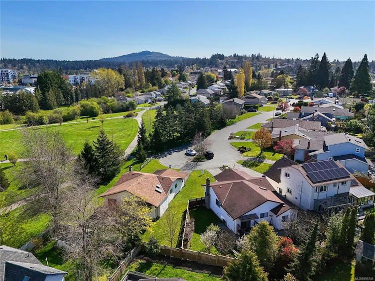 4376 Vanguard Place, Saanich, BC, V8Z 6X3 - 34