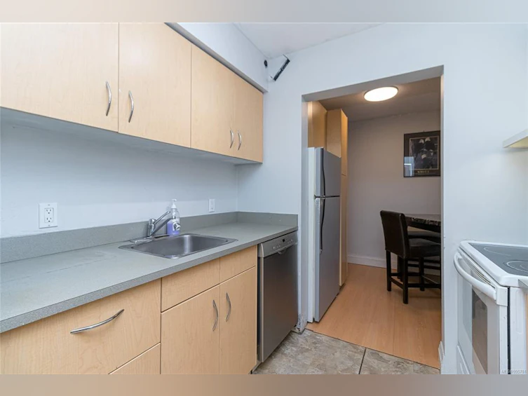 110-2757 Quadra Street, Victoria, BC, V8T 4E5 - 17