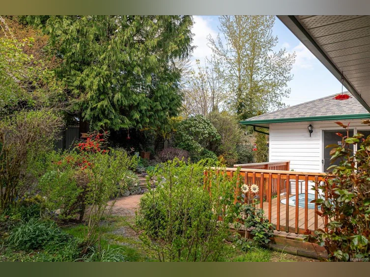 1156 3rd Avenue, Ladysmith, BC, V9G 1B3 - 33