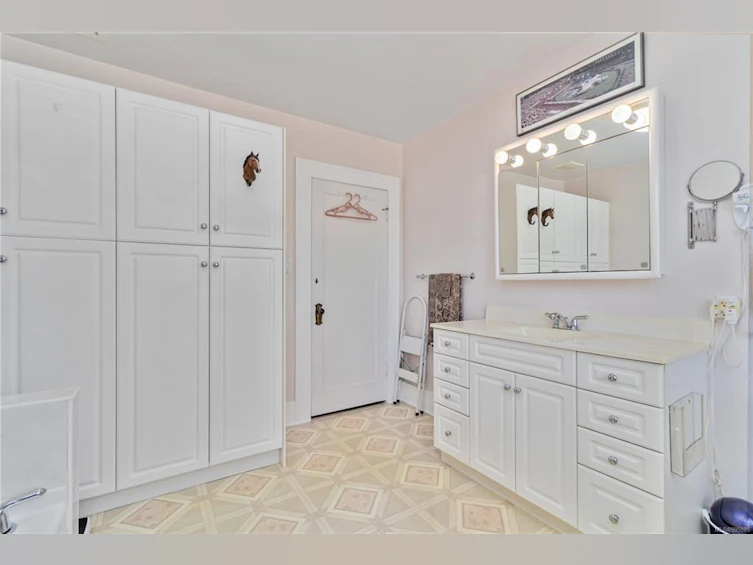 2517 Margate Avenue, Oak Bay, BC, V8S 3A3 - 28