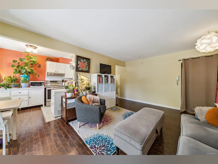356 W Burnside Road, Saanich, BC, V8Z 1M1 - 5
