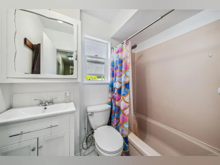 356 W Burnside Road, Saanich, BC, V8Z 1M1 - 12