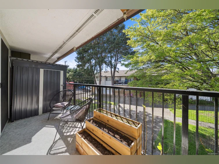 356 W Burnside Road, Saanich, BC, V8Z 1M1 - 19